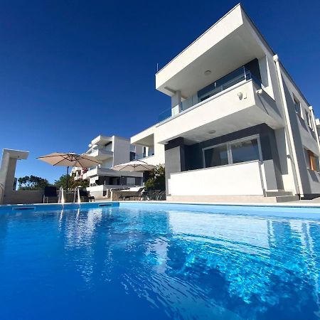 Fantasy Pool Villa โนวาลยา ภายนอก รูปภาพ