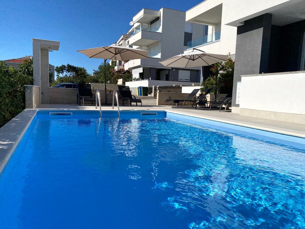 Fantasy Pool Villa โนวาลยา ภายนอก รูปภาพ