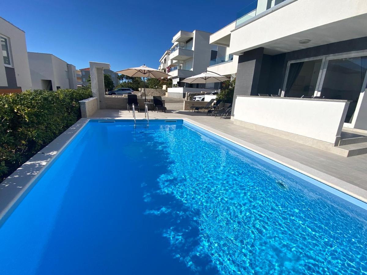 Fantasy Pool Villa โนวาลยา ภายนอก รูปภาพ